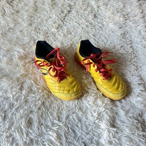 Men Sendra Yellow indoor soccer shoes